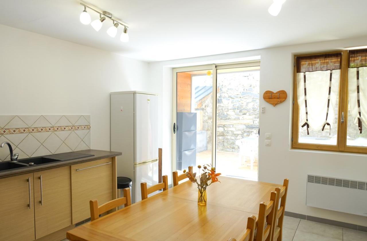 Appartement Spacieux Avec Terrasse Saint-André-dʼEmbrun Esterno foto